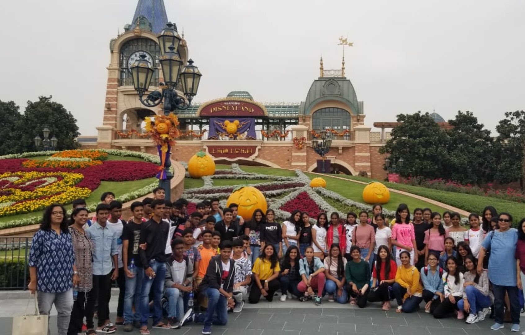 Student group tours for flower garden